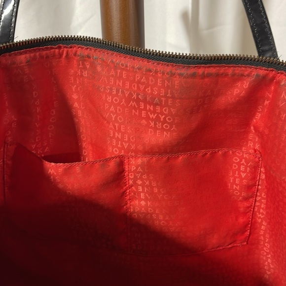 KATE SPADE BLACK PATENT LEATHER HEART TOTE BAG! - Picture 7 of 10